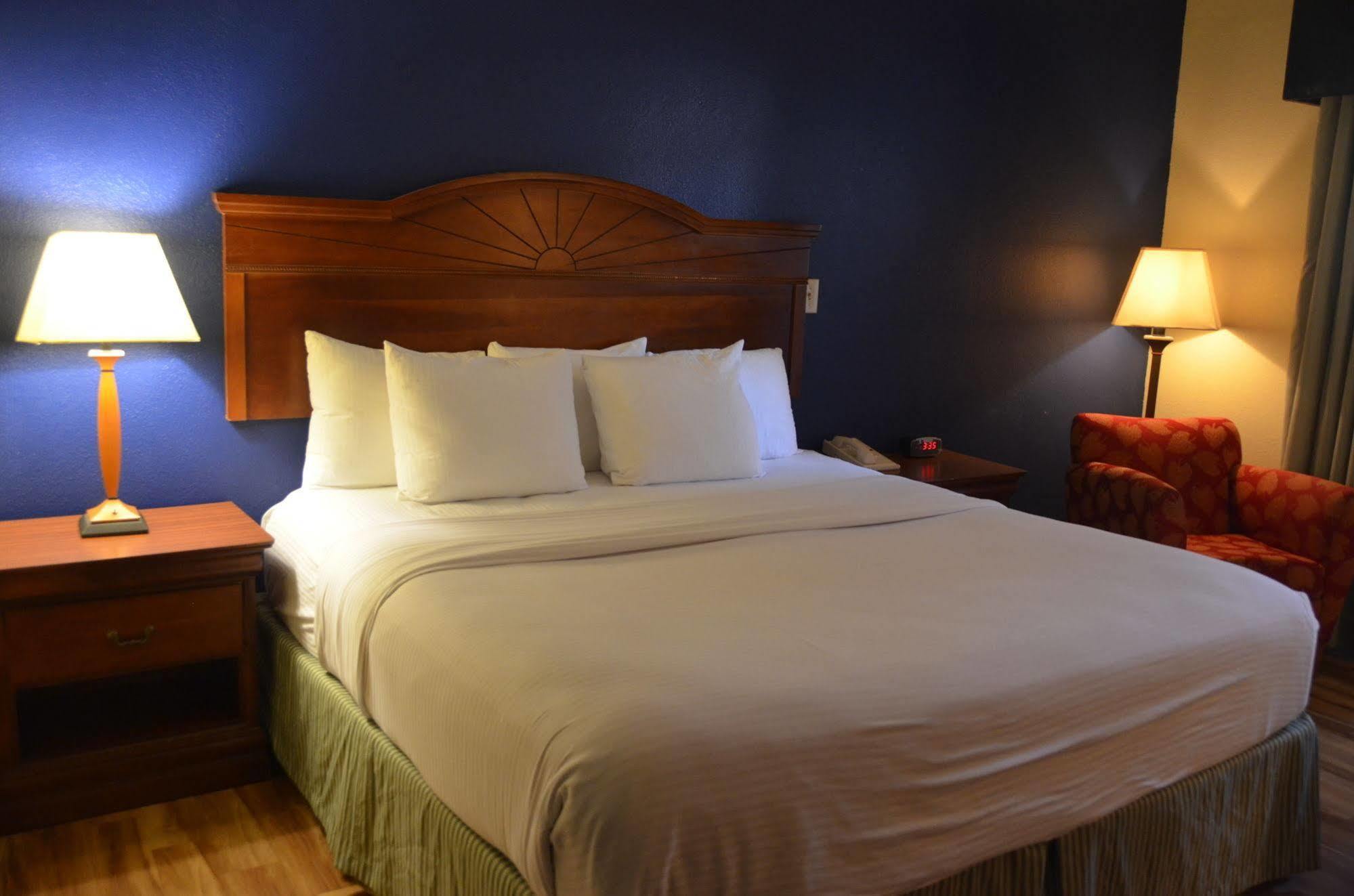 Eagles Nest Inn Statesboro Bagian luar foto